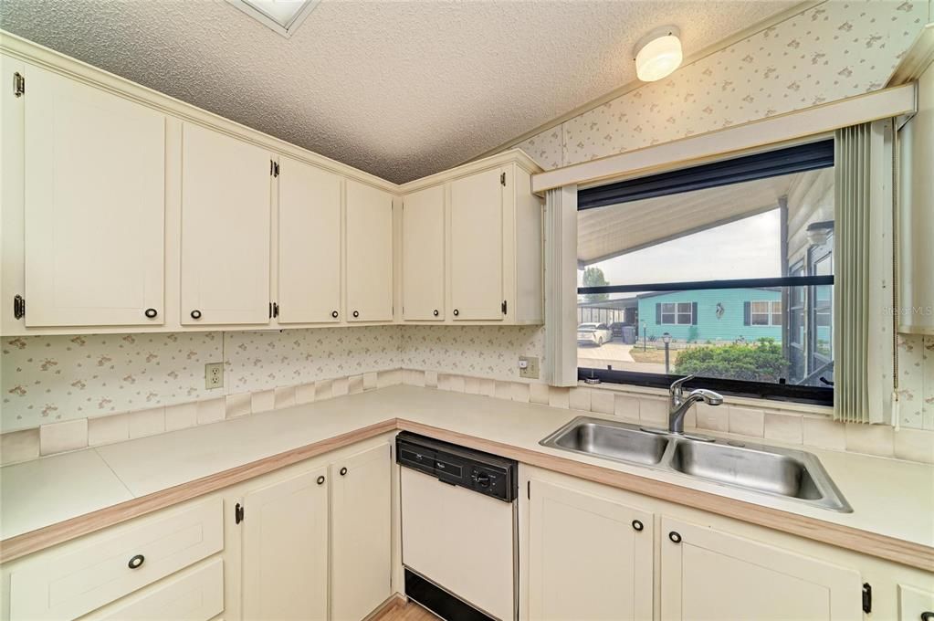 На продажу: $169,900 (2 спален, 2 ванн, 1144 Квадратных фут)