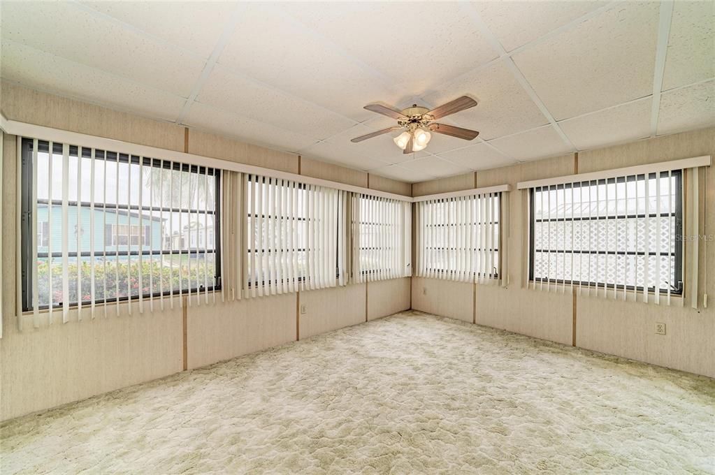 На продажу: $169,900 (2 спален, 2 ванн, 1144 Квадратных фут)