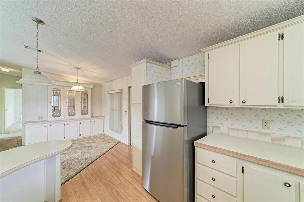 На продажу: $169,900 (2 спален, 2 ванн, 1144 Квадратных фут)