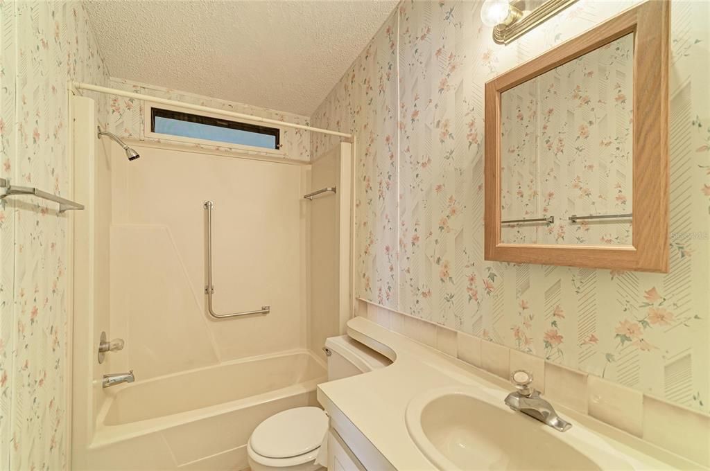 На продажу: $169,900 (2 спален, 2 ванн, 1144 Квадратных фут)