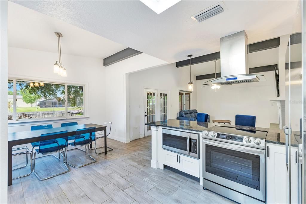 Activo con contrato: $375,000 (3 camas, 2 baños, 1475 Pies cuadrados)