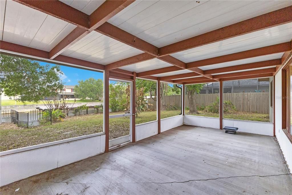 Activo con contrato: $375,000 (3 camas, 2 baños, 1475 Pies cuadrados)