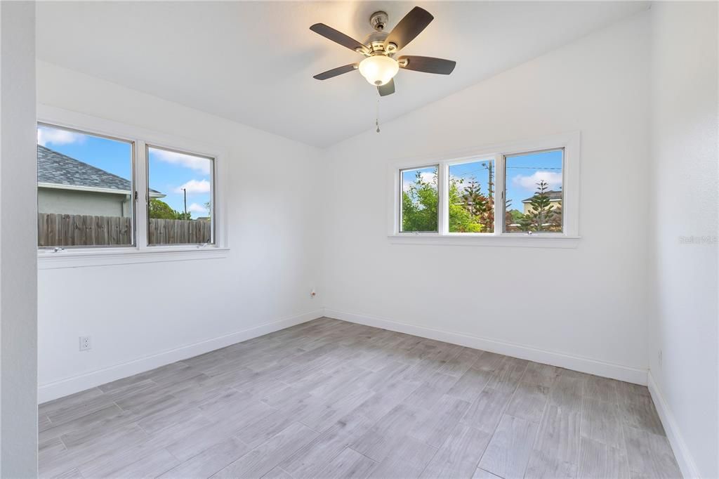 Activo con contrato: $375,000 (3 camas, 2 baños, 1475 Pies cuadrados)