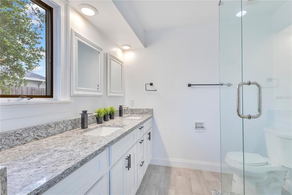 Activo con contrato: $375,000 (3 camas, 2 baños, 1475 Pies cuadrados)