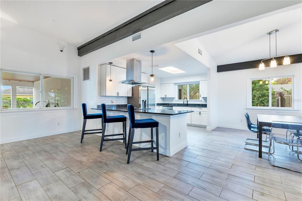 Activo con contrato: $375,000 (3 camas, 2 baños, 1475 Pies cuadrados)