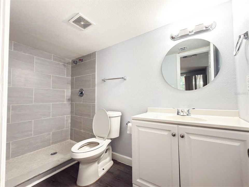 На продажу: $214,999 (2 спален, 2 ванн, 770 Квадратных фут)