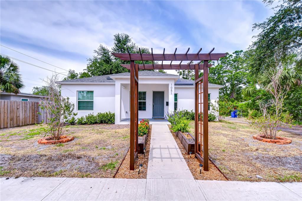 For Rent: $3,000 (3 beds, 2 baths, 1430 Square Feet)