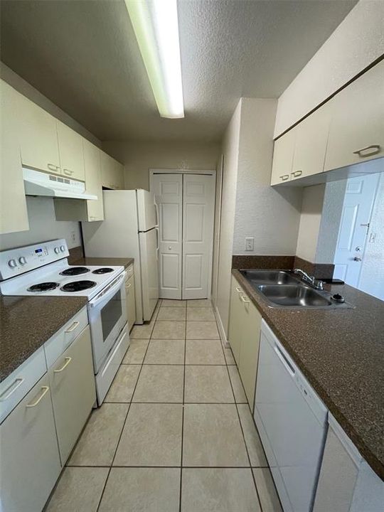 For Rent: $1,225 (1 beds, 1 baths, 583 Square Feet)