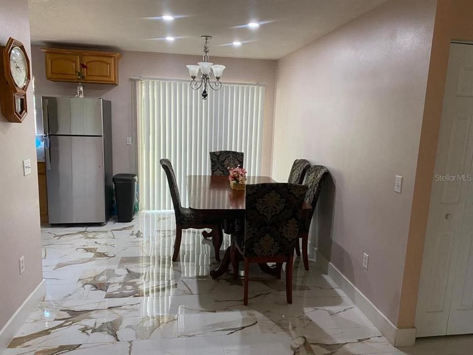 For Sale: $279,900 (3 beds, 2 baths, 1370 Square Feet)
