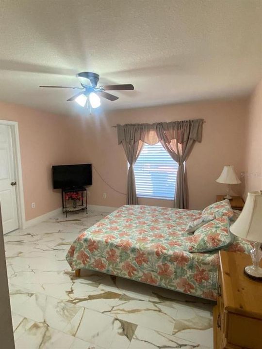 For Sale: $279,900 (3 beds, 2 baths, 1370 Square Feet)