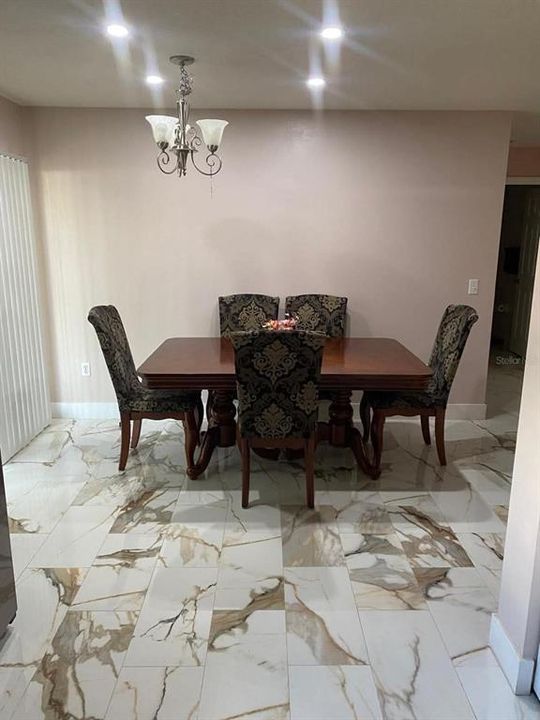 For Sale: $279,900 (3 beds, 2 baths, 1370 Square Feet)