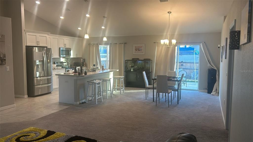 For Rent: $2,100 (2 beds, 1 baths, 1722 Square Feet)