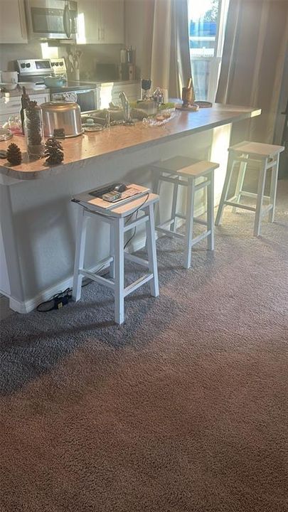 For Rent: $2,100 (2 beds, 1 baths, 1722 Square Feet)