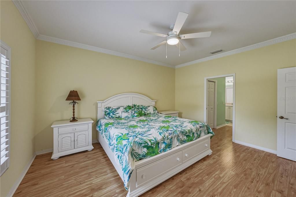 Activo con contrato: $299,900 (2 camas, 2 baños, 1784 Pies cuadrados)