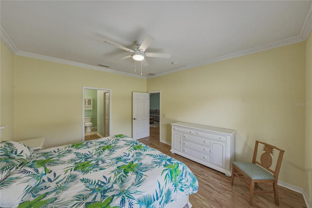 Activo con contrato: $299,900 (2 camas, 2 baños, 1784 Pies cuadrados)