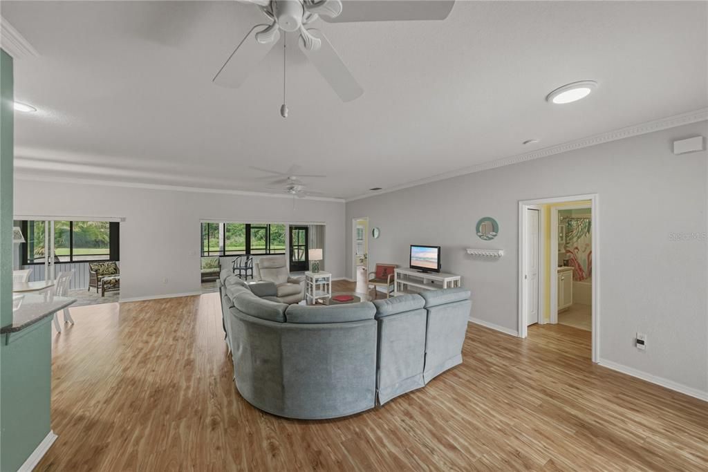 Activo con contrato: $299,900 (2 camas, 2 baños, 1784 Pies cuadrados)