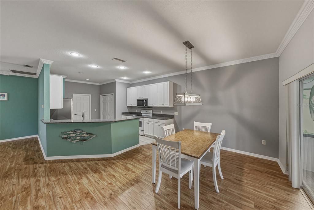 Activo con contrato: $299,900 (2 camas, 2 baños, 1784 Pies cuadrados)