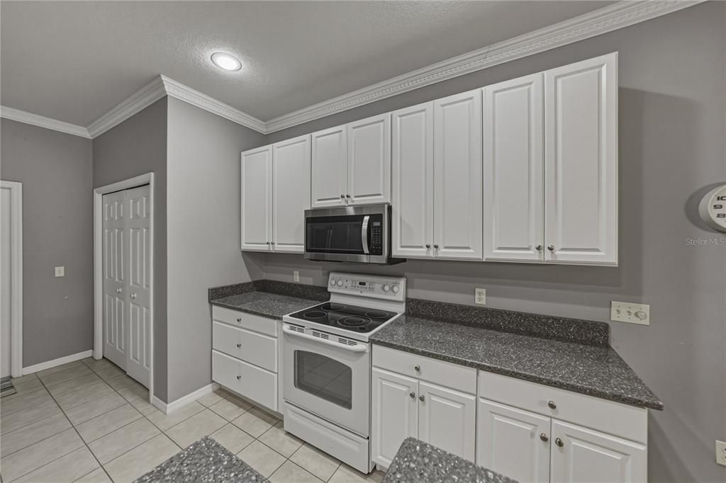 Activo con contrato: $299,900 (2 camas, 2 baños, 1784 Pies cuadrados)