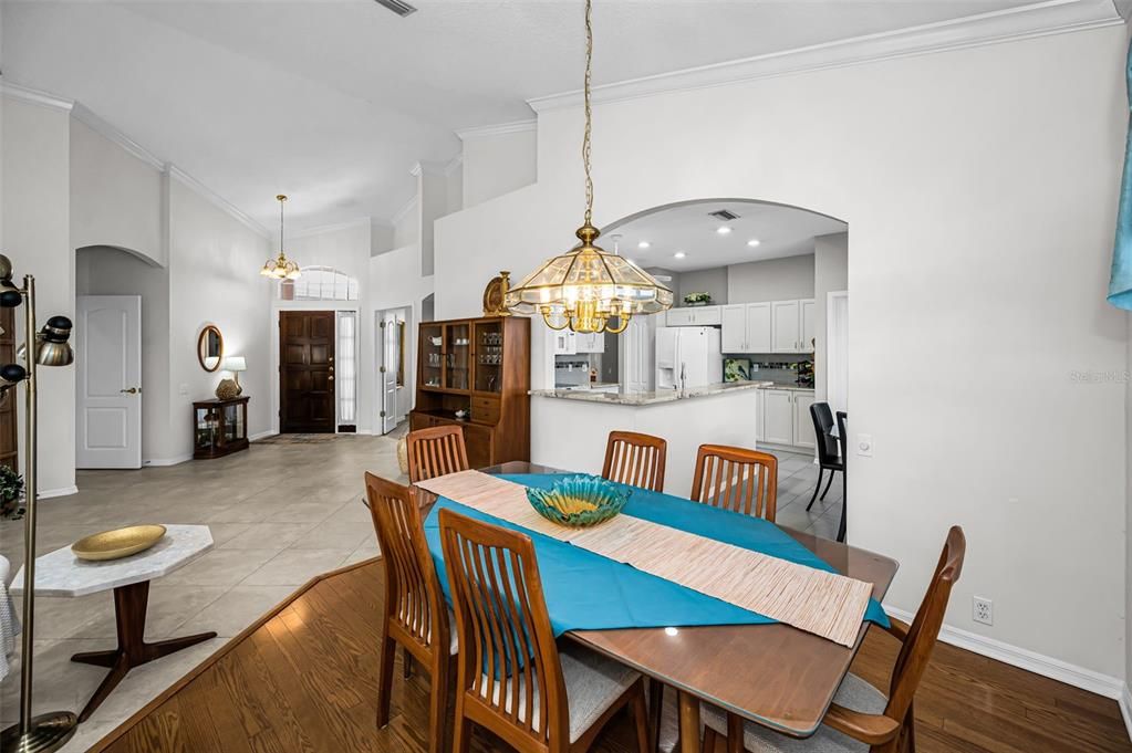 En Venta: $399,900 (2 camas, 2 baños, 1824 Pies cuadrados)