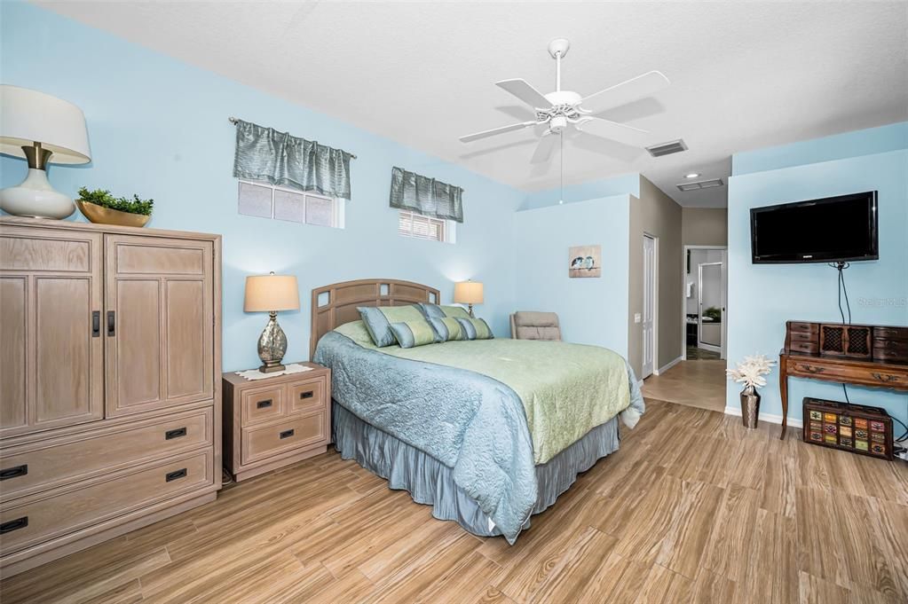 En Venta: $399,900 (2 camas, 2 baños, 1824 Pies cuadrados)