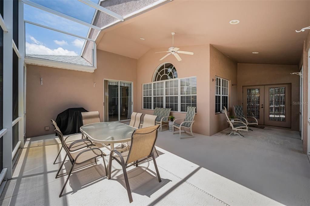 En Venta: $399,900 (2 camas, 2 baños, 1824 Pies cuadrados)