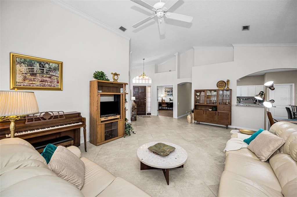 En Venta: $399,900 (2 camas, 2 baños, 1824 Pies cuadrados)