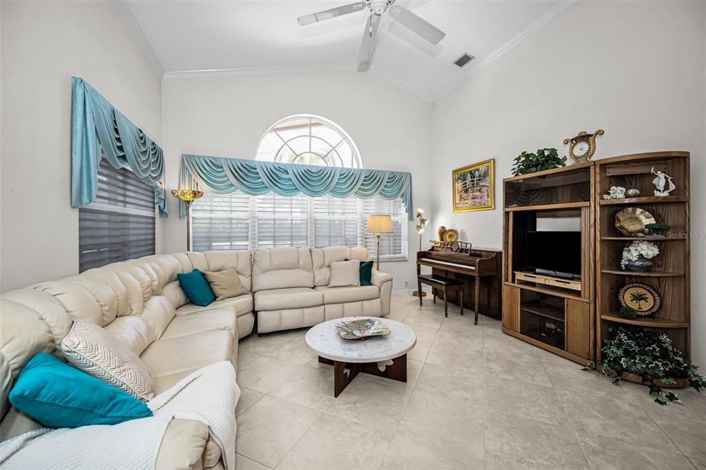En Venta: $399,900 (2 camas, 2 baños, 1824 Pies cuadrados)