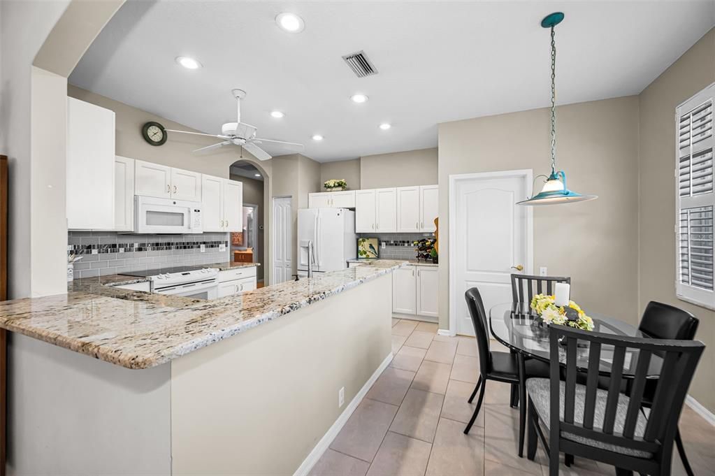 En Venta: $399,900 (2 camas, 2 baños, 1824 Pies cuadrados)