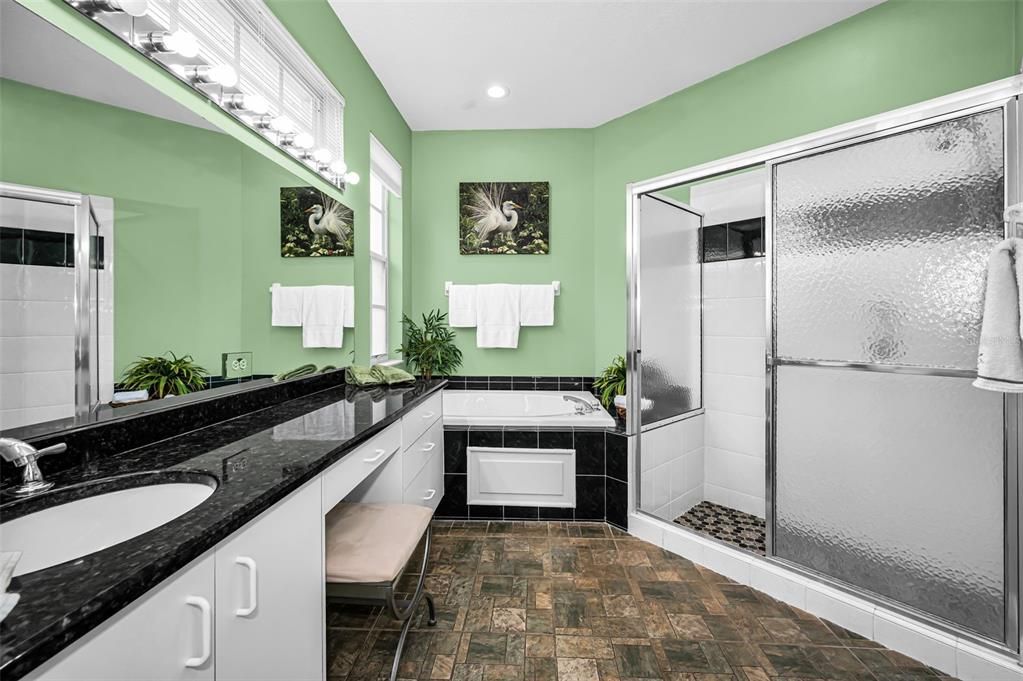 En Venta: $399,900 (2 camas, 2 baños, 1824 Pies cuadrados)