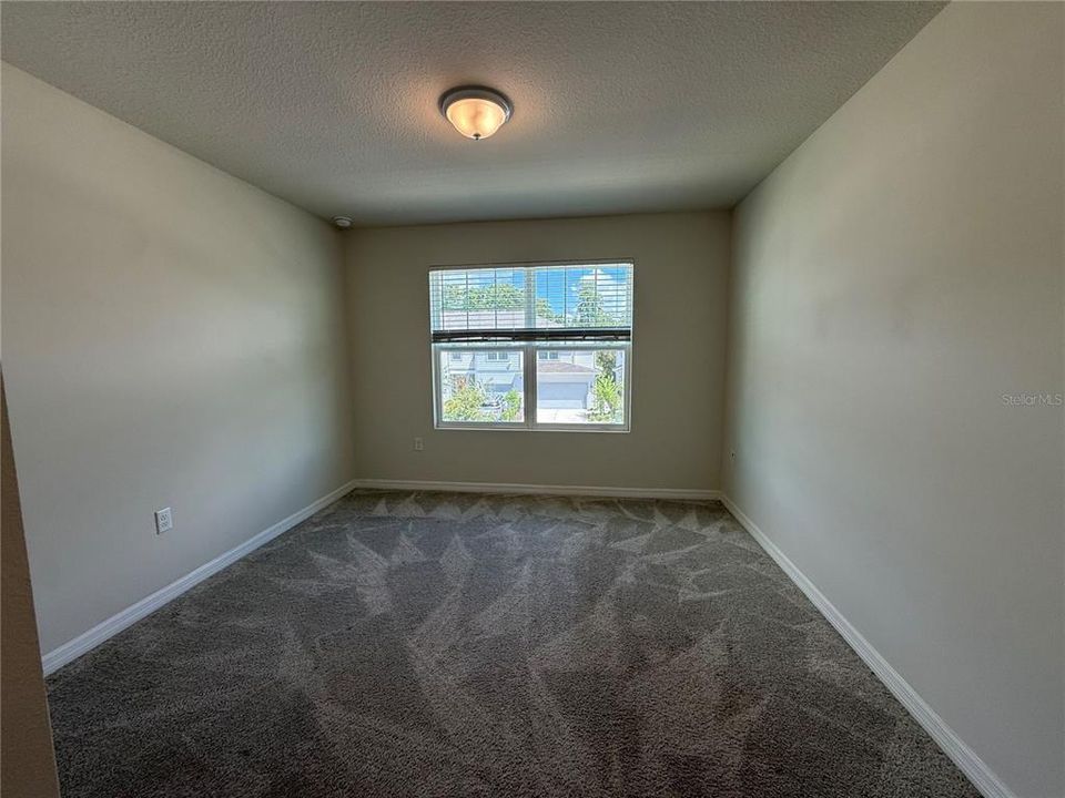For Rent: $2,100 (3 beds, 2 baths, 1699 Square Feet)