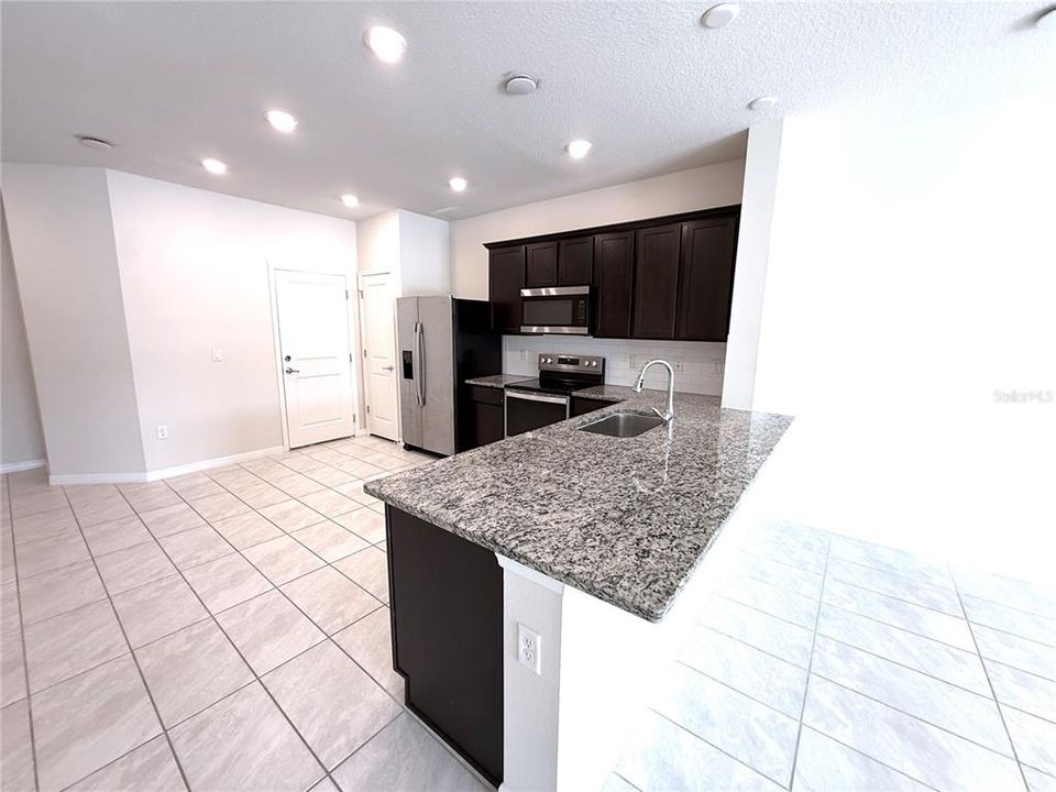 For Rent: $2,100 (3 beds, 2 baths, 1699 Square Feet)