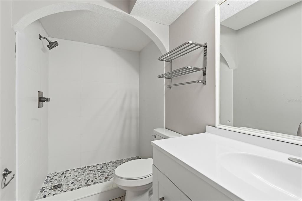 На продажу: $285,000 (2 спален, 2 ванн, 1046 Квадратных фут)