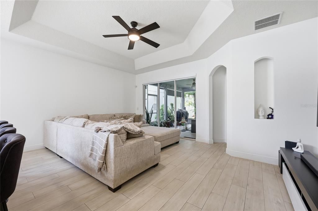 En Venta: $525,000 (3 camas, 2 baños, 2035 Pies cuadrados)