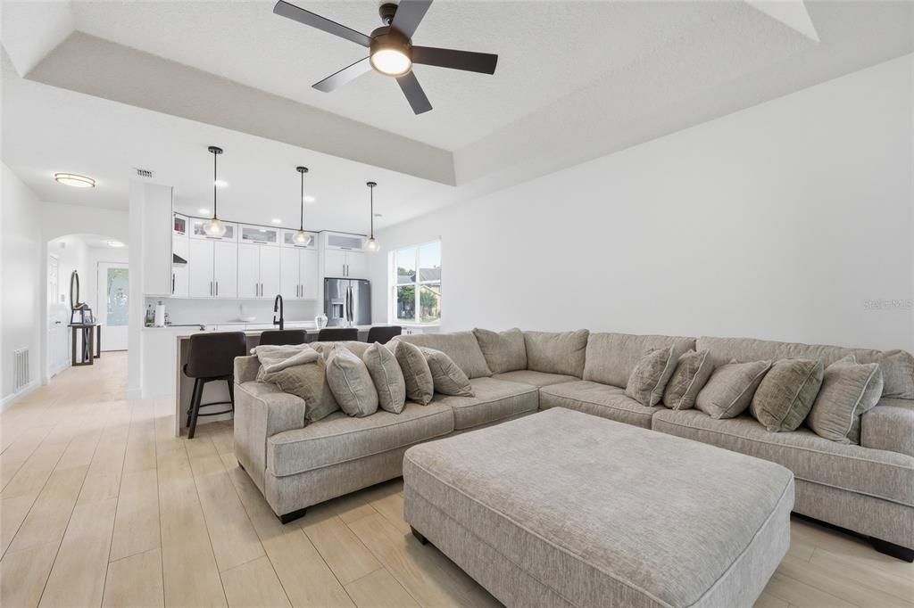 En Venta: $525,000 (3 camas, 2 baños, 2035 Pies cuadrados)
