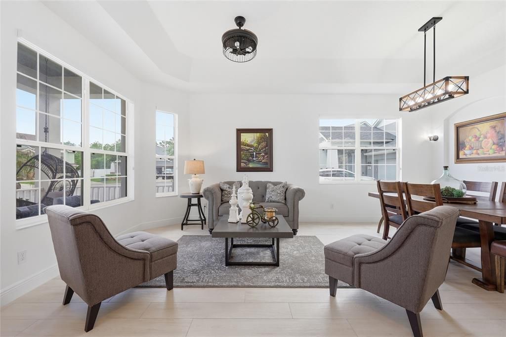 En Venta: $525,000 (3 camas, 2 baños, 2035 Pies cuadrados)