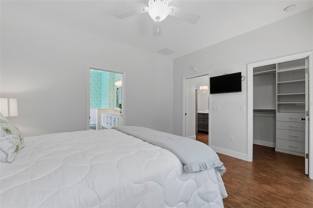 For Sale: $689,000 (3 beds, 2 baths, 1554 Square Feet)