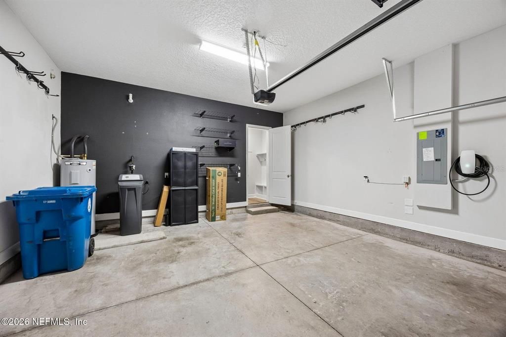 For Sale: $409,900 (3 beds, 2 baths, 1693 Square Feet)