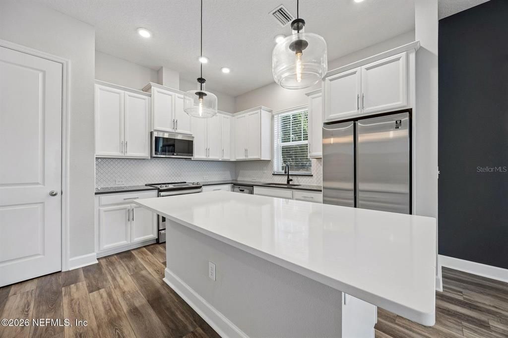 For Sale: $409,900 (3 beds, 2 baths, 1693 Square Feet)