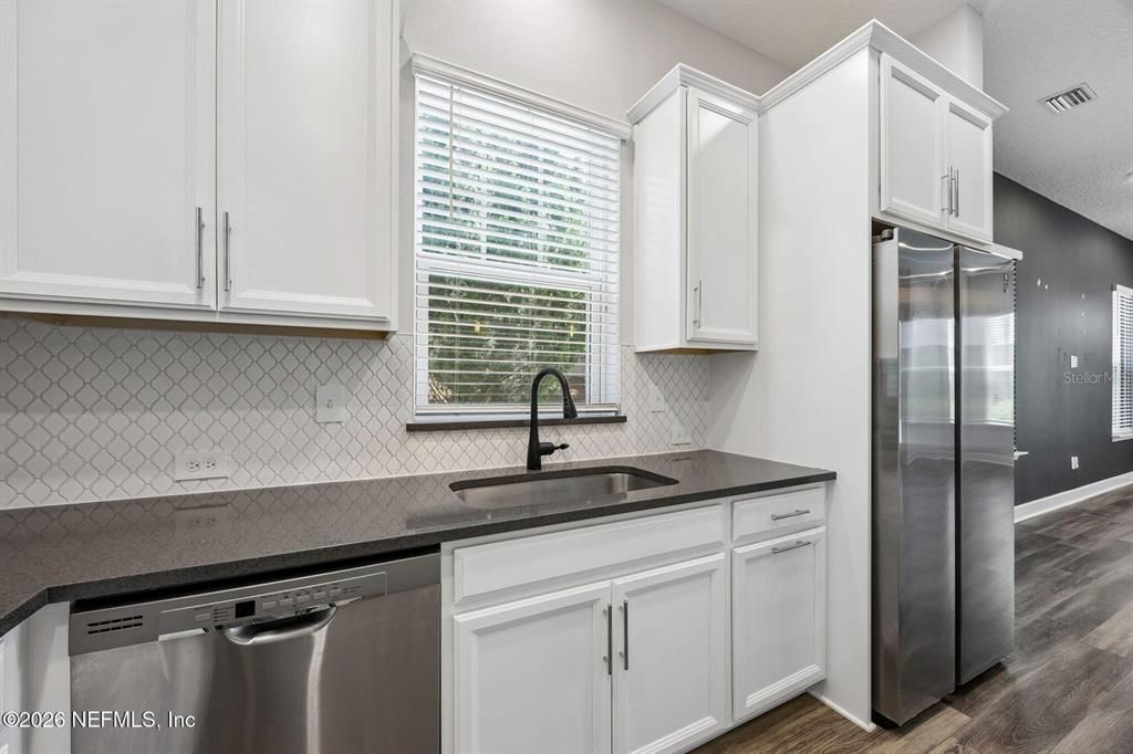 For Sale: $409,900 (3 beds, 2 baths, 1693 Square Feet)