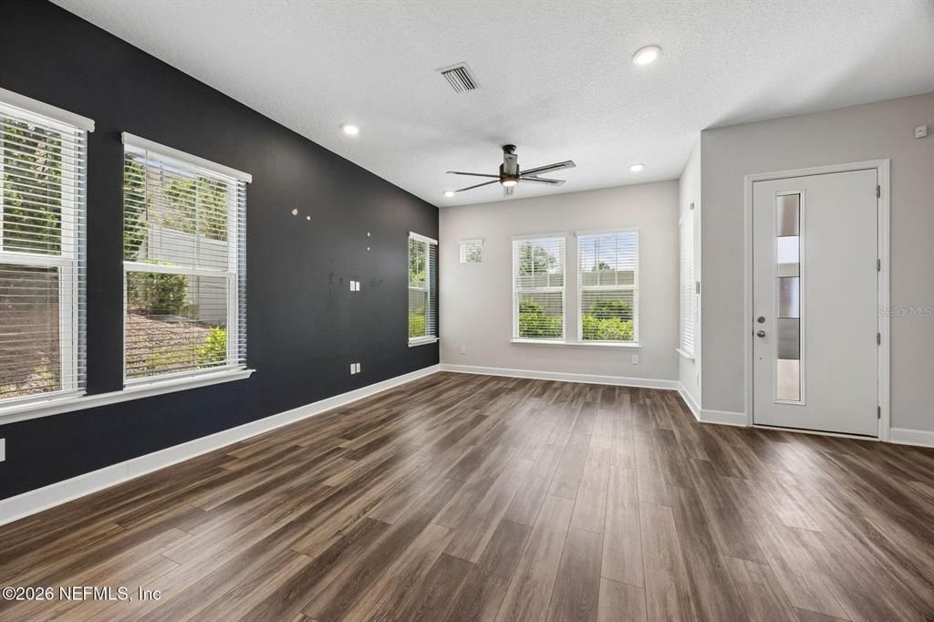 For Sale: $409,900 (3 beds, 2 baths, 1693 Square Feet)