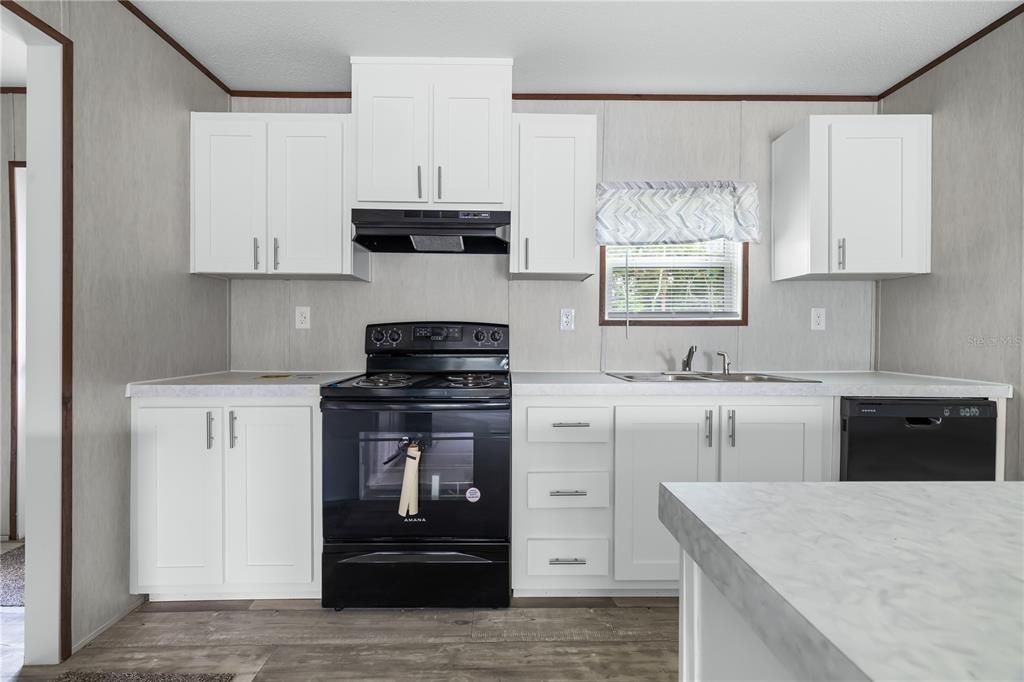 For Sale: $335,000 (4 beds, 2 baths, 1456 Square Feet)