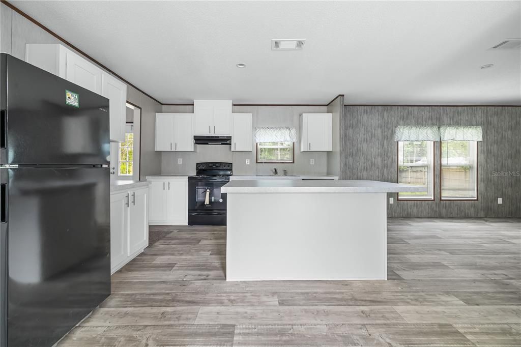 For Sale: $335,000 (4 beds, 2 baths, 1456 Square Feet)
