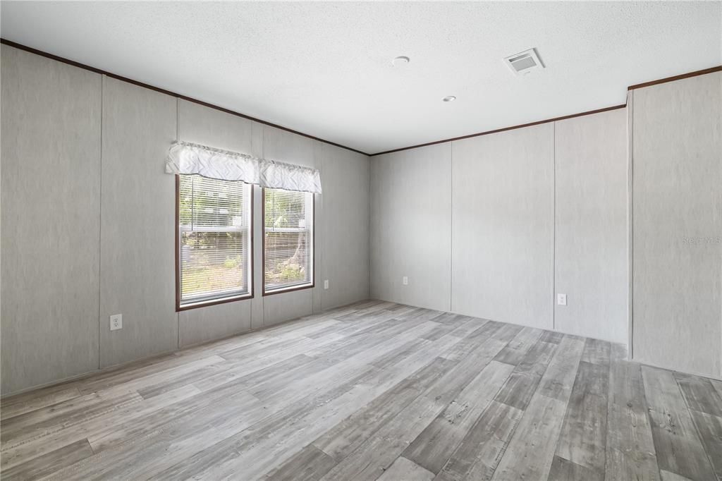 For Sale: $335,000 (4 beds, 2 baths, 1456 Square Feet)