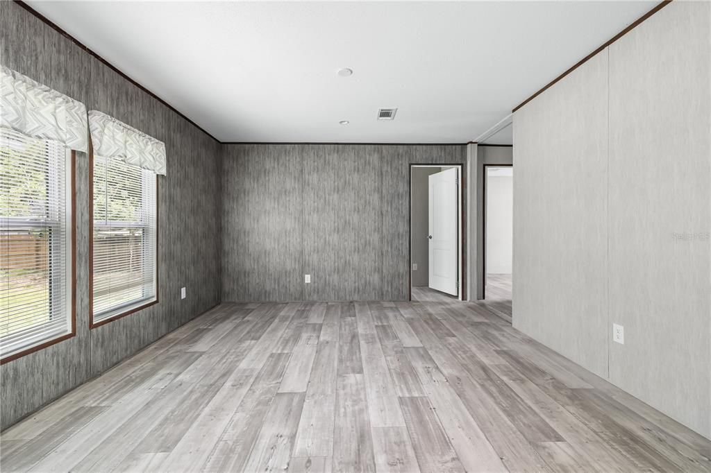 For Sale: $335,000 (4 beds, 2 baths, 1456 Square Feet)