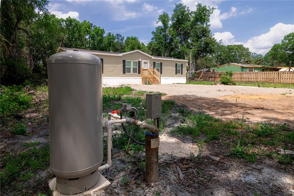 For Sale: $335,000 (4 beds, 2 baths, 1456 Square Feet)