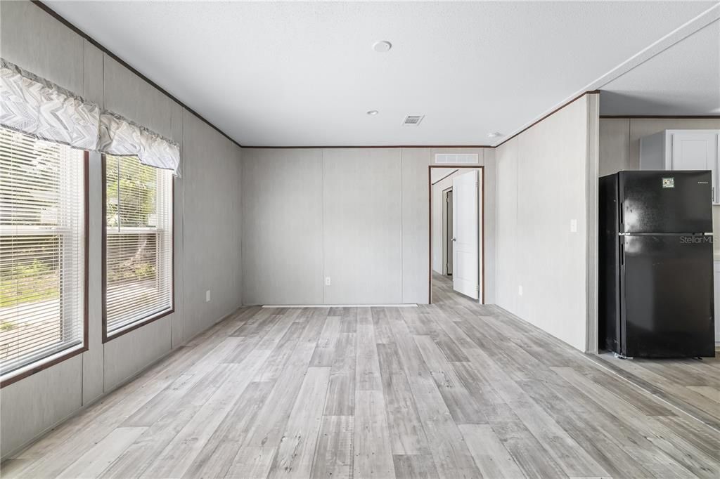 For Sale: $335,000 (4 beds, 2 baths, 1456 Square Feet)