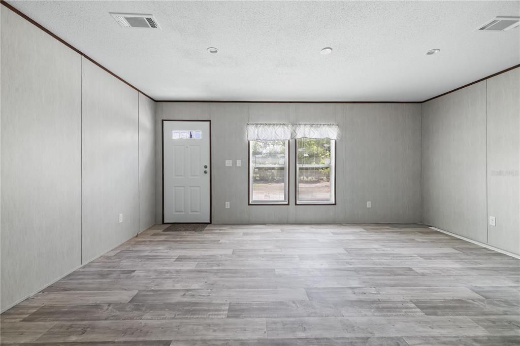 For Sale: $335,000 (4 beds, 2 baths, 1456 Square Feet)