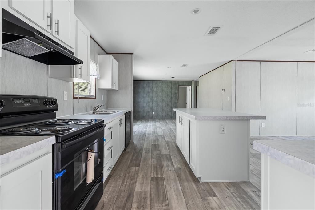 For Sale: $335,000 (4 beds, 2 baths, 1456 Square Feet)