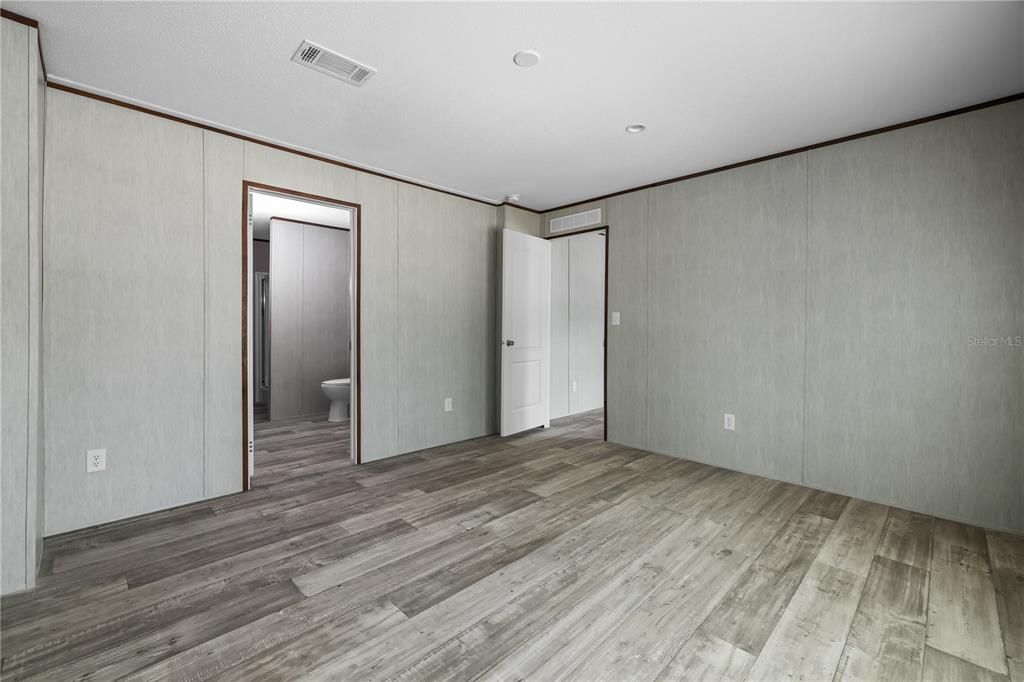 For Sale: $335,000 (4 beds, 2 baths, 1456 Square Feet)
