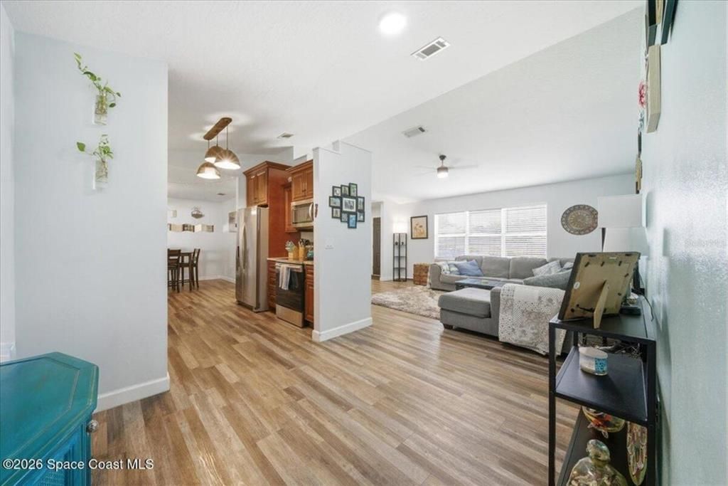 Activo con contrato: $344,000 (3 camas, 2 baños, 1352 Pies cuadrados)